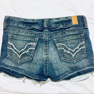 Bluejean shorts with lace detail pockets